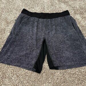 Men's Lululemon Black & White XL 9" Linerless Gym Shorts Excellent Condition